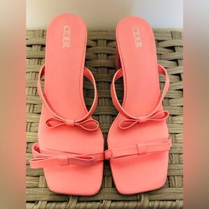 NWOB Cider Pink Strappy Sandals with bows